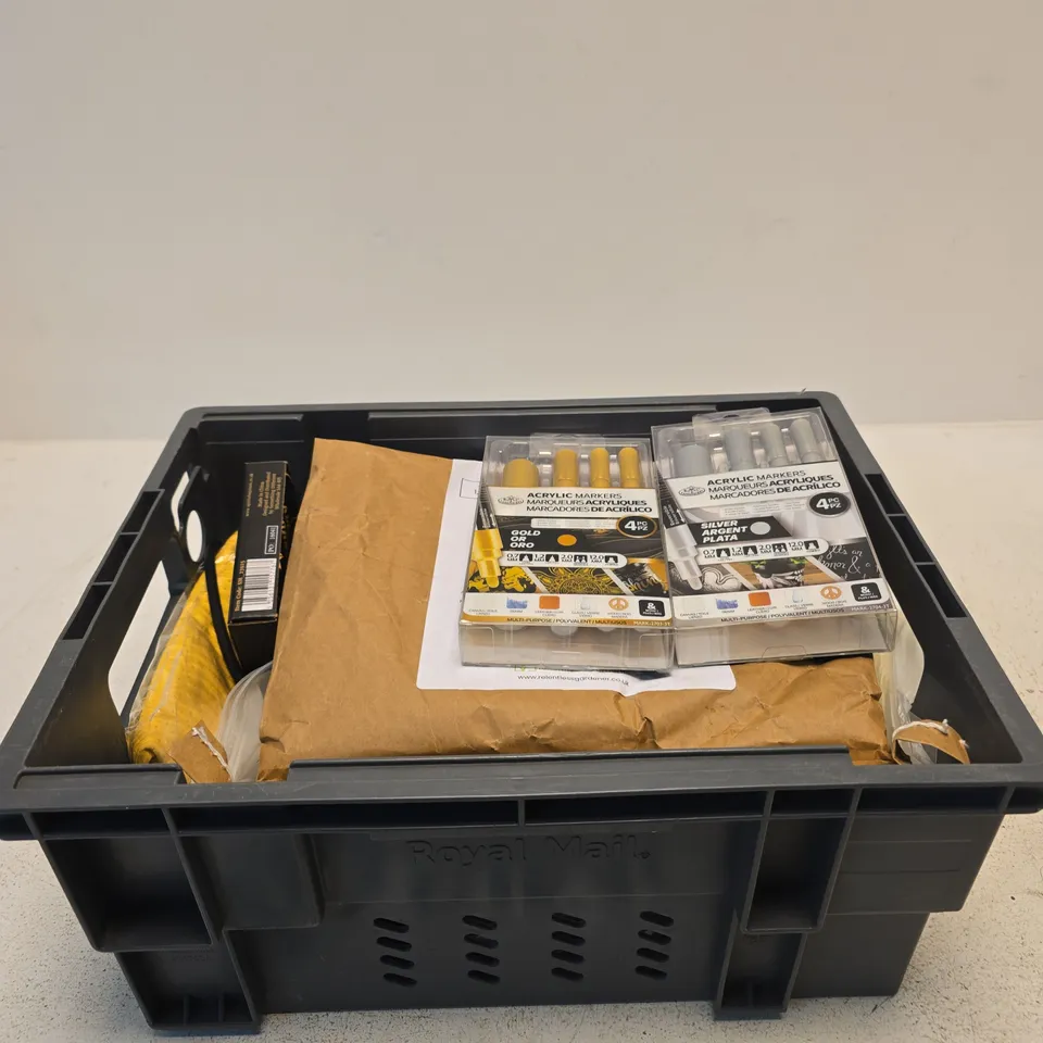 APPROXIMATELY 15 ASSORTED ITEMS INCLUDING PREMIUM AUTUMN LAWN FEEDER FROM THE RELENTLESS GARDENER, ROYAL LANGNICKEL ACRYLIC MARKERS AND A PICTURE FRAME