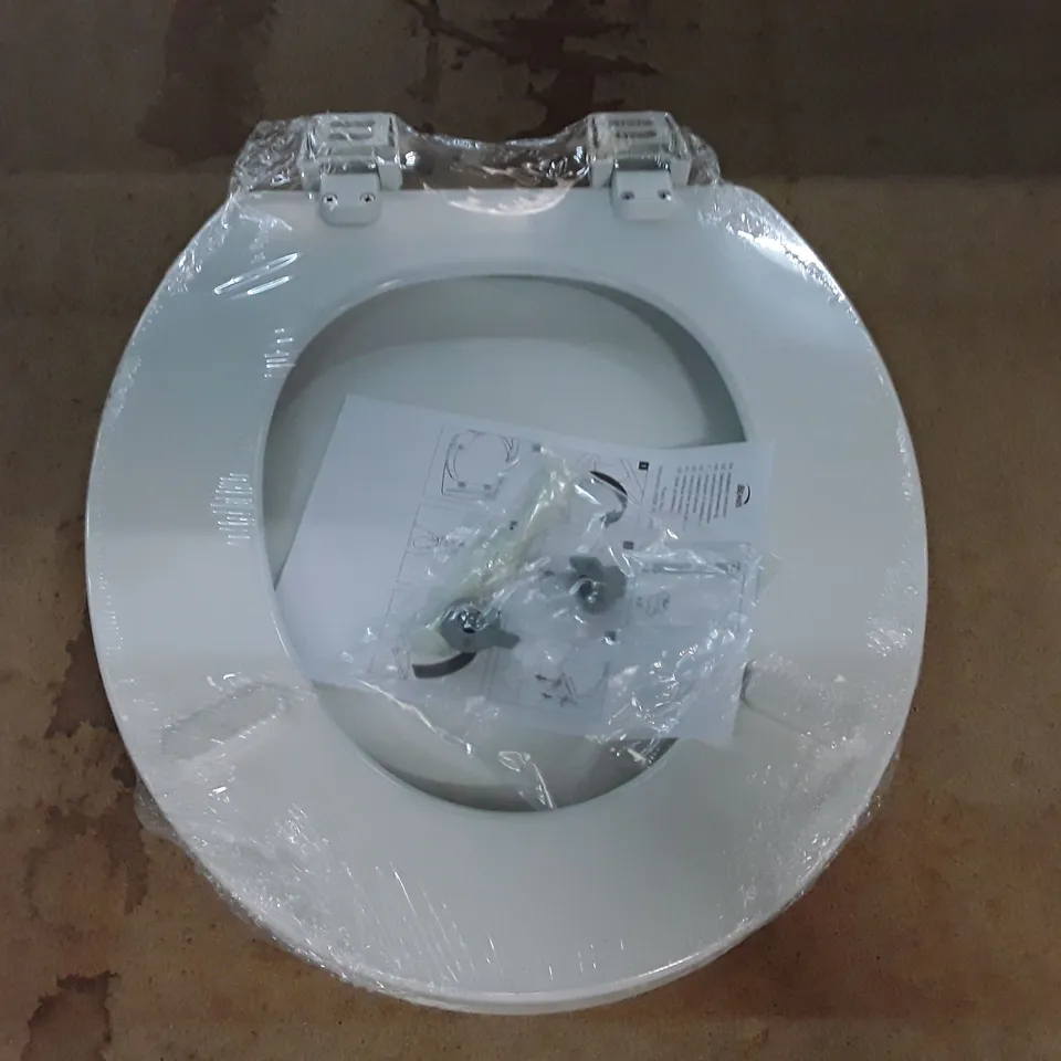 BOXED BEMIS ROUND TOILET SEAT