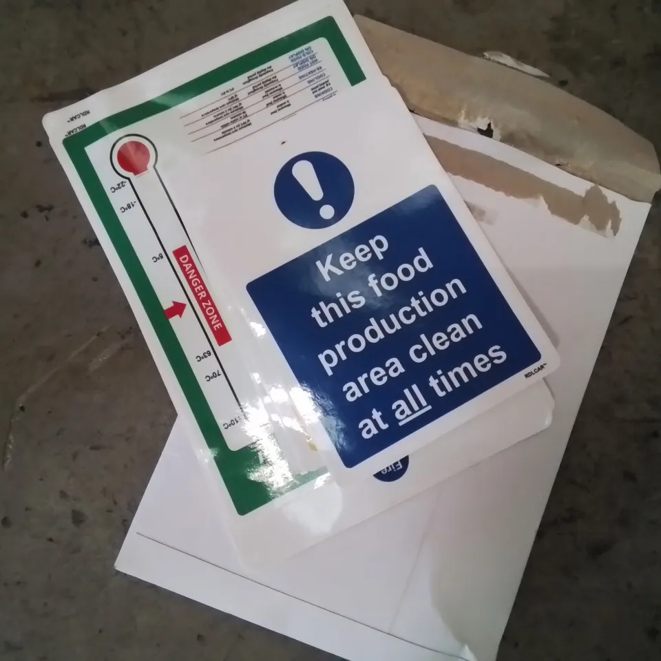 PALLET OF ASSORTED ITEMS TO INCLUDE, HUMANE MOUSE TRAPS, WIRE STORAGE BASKETS, SCREEN PROTECTORS, FOOD HYGIENE SIGNS.