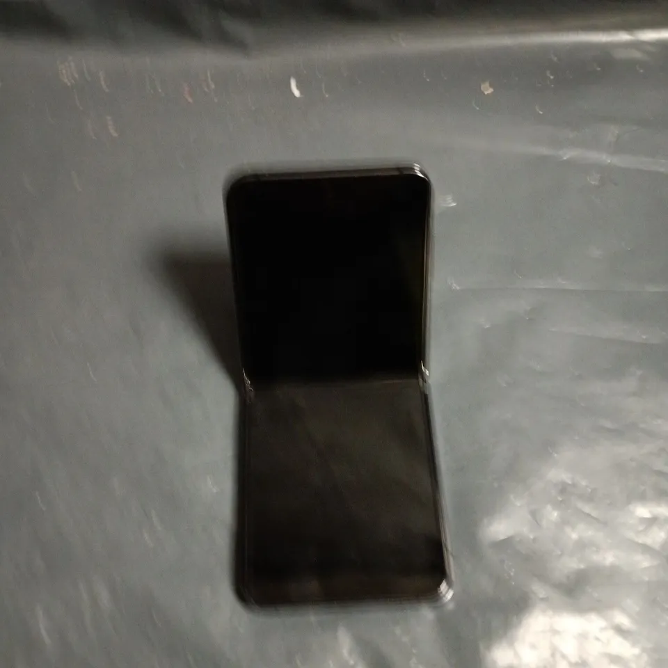 SAMSUNG GALAXY Z FLIP5 – BLACK, BOXED