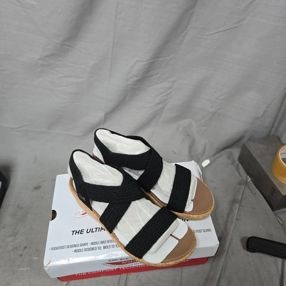 SKECHERS ARCH FIT SANDALS - BLACK, UK 5