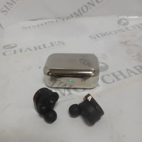 BOXED MASTER & DYNAMIC MW07 TRUE WIRELESS EARPHONES