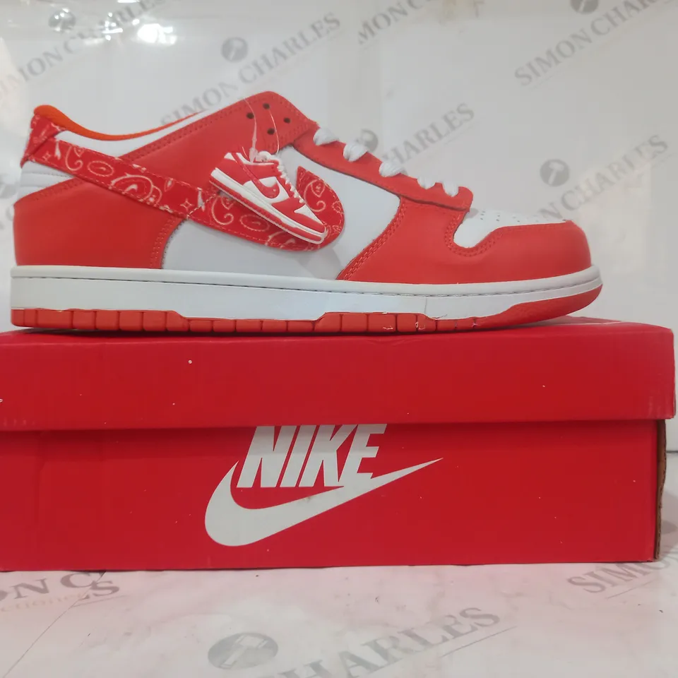 BOXED PAIR OF NIKE SB DUNK LOW PRO SHOES IN ORANGE/WHITE UK SIZE 11