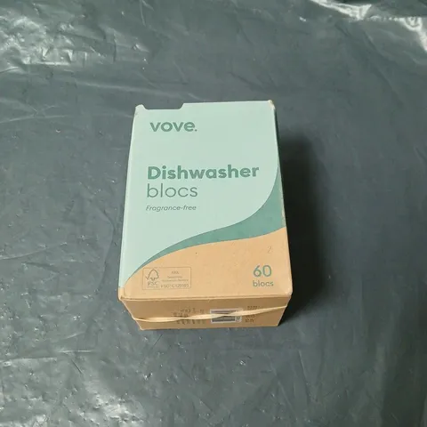 BOX OF APPROXIMATELY 15 ASSORTED HOUSEHOLD ITEMS INCLUDING DISHWASHER BLOCS , STACEY SOLOMAN NAPKINS AND DERUSTING WEEDING WHEEL