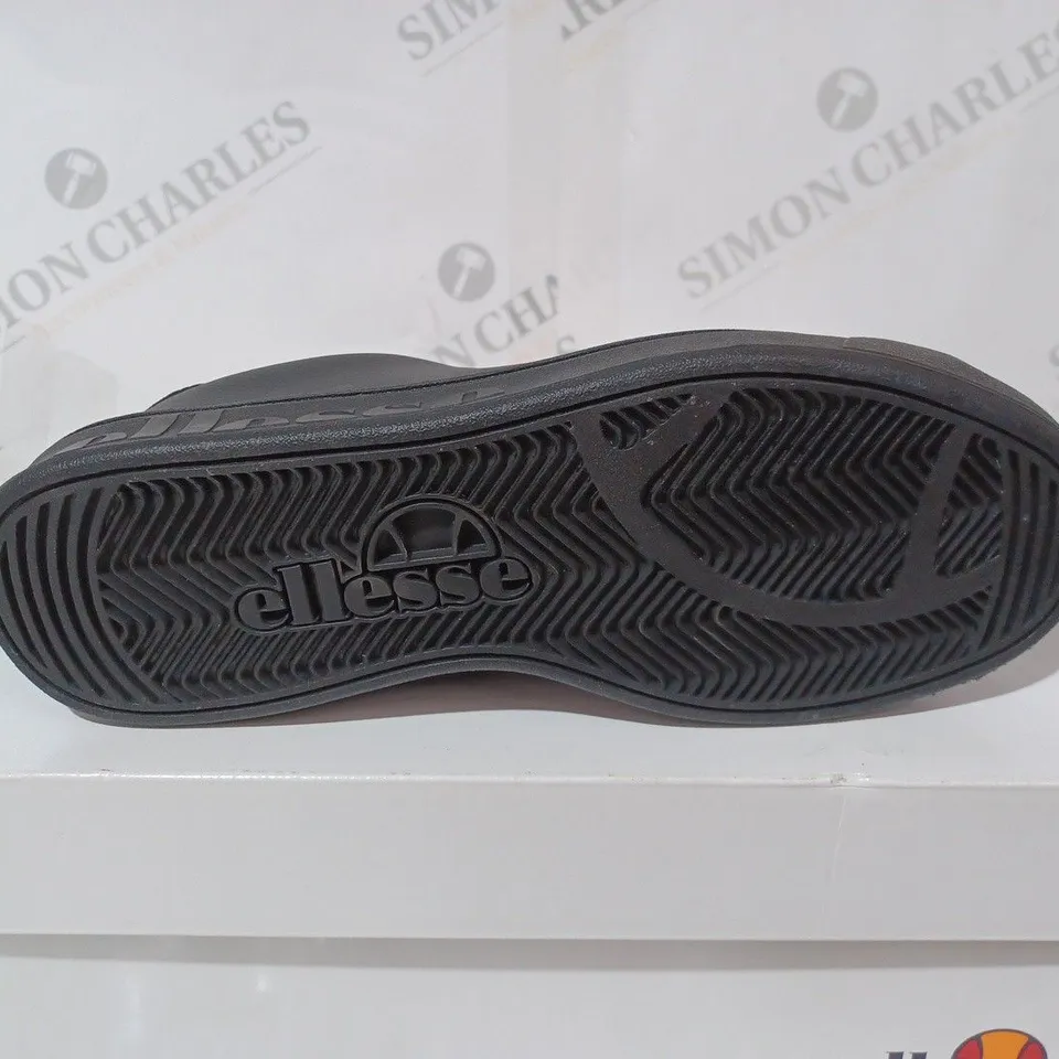 BOXED ELLESSE CAMPO BLACK TRAINERS - SIZE 5
