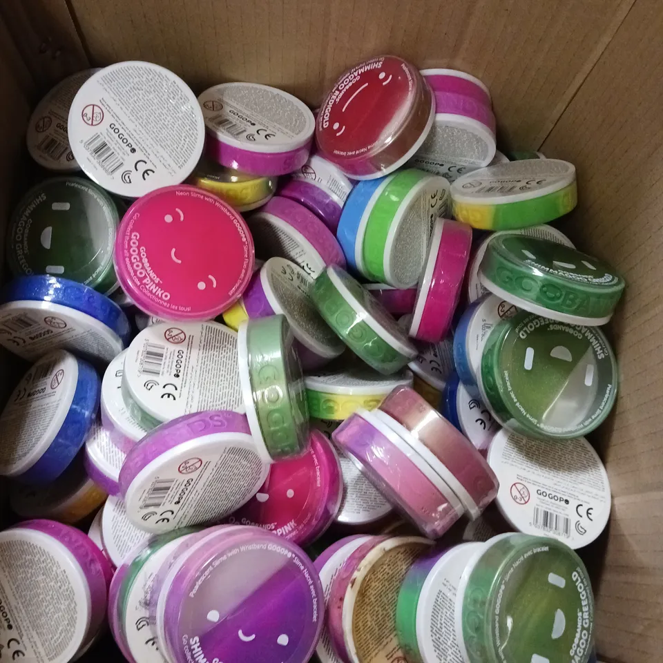 BOX OF APPROXIMATELY 100 GOOBAND SLIME TOYS IN ASSORTED COLOURS