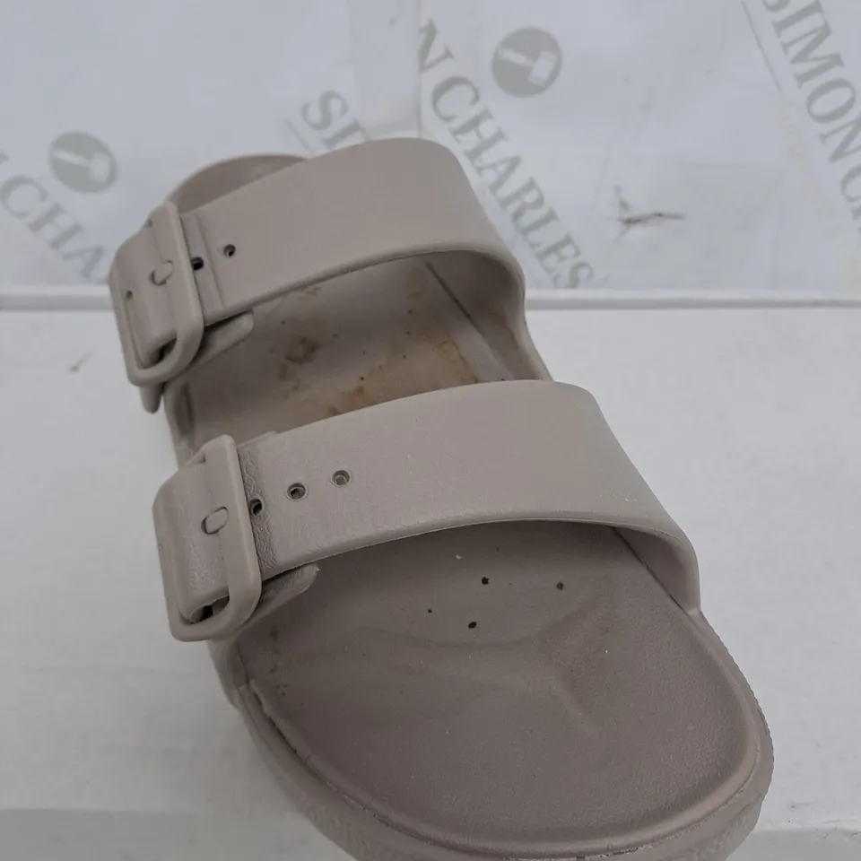 SKETCHERS FOAMIES SANDAL IN DARK TAUPE - UK 6