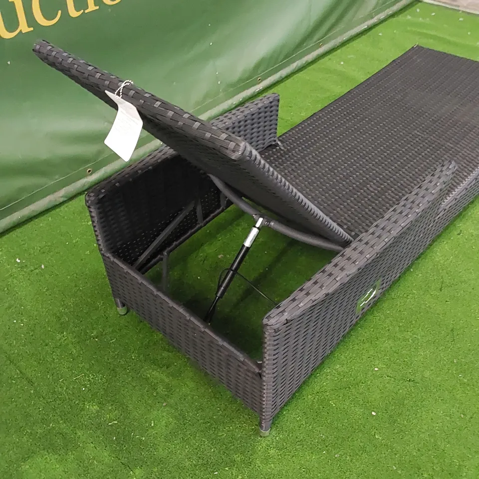 DESIGNER MANUAL ADJUSTABLE SUNLOUNGER IN BLACK RATTAN 