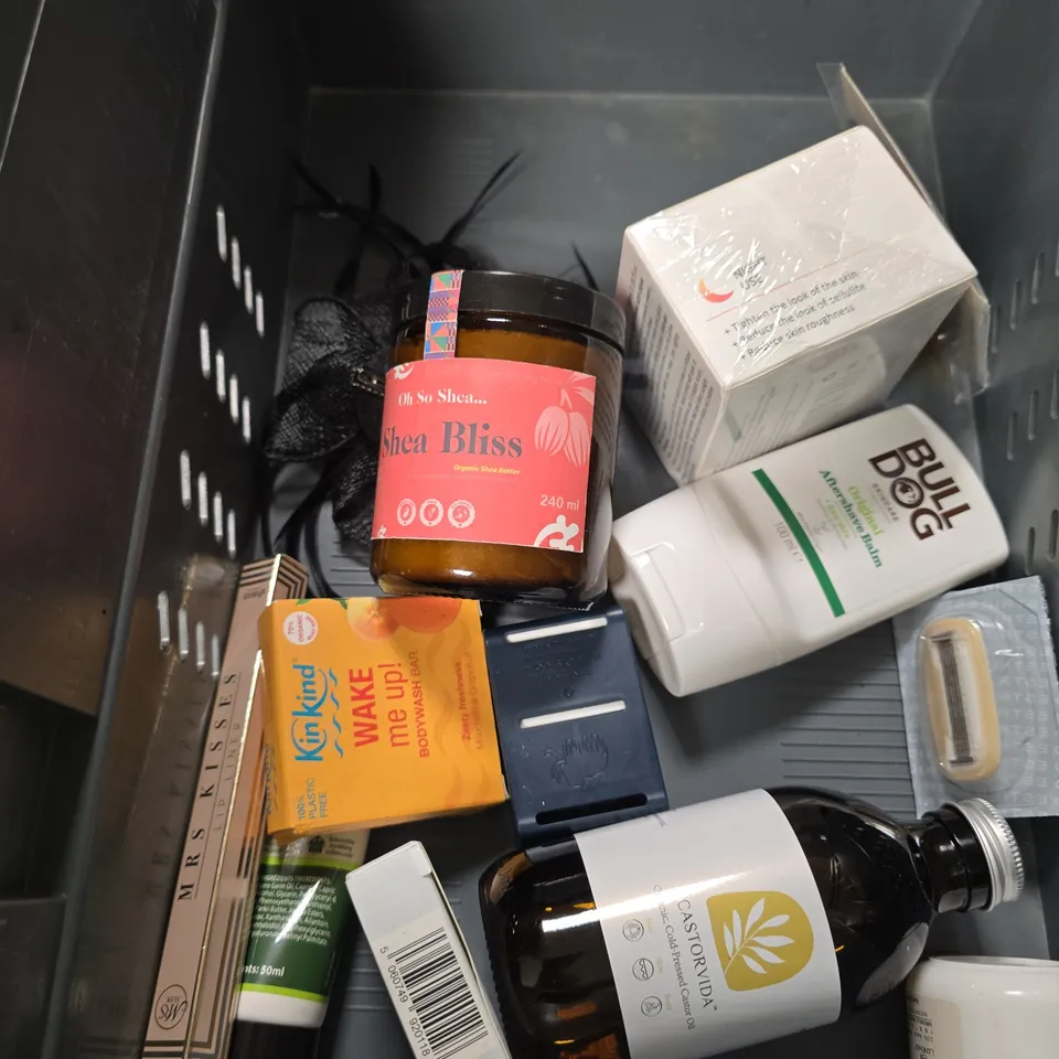 APPROXIMATEY 20 ASSORTED HEALTH AND BEAUTY PRODUCTS TO INCLUDE - PANTENE SHAMPOO - DERMALOGICA DAILY MICROFOLIANT - GISOU HONEY INFUSED LIP OIL - ETC - COLLECTION ONLY