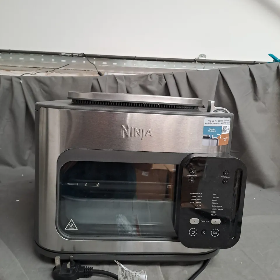 NINJA MULTIFUNCTION 14 IN 1 OVEN & AIR FRYER WITH BROWNIE TIN