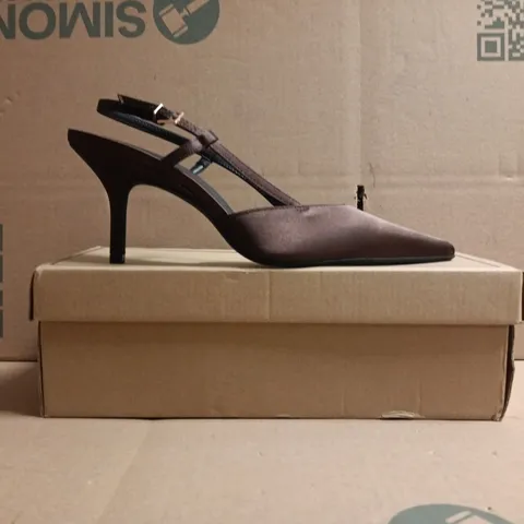 BOXED PAIR OF ON FEET & IN LOVE POINTED TOE SLINGBACK STILETTO HEEL SHOES IN CHOCOLATE SIZE EU 40