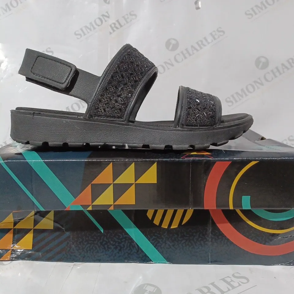 boxed PAIR OF SKETCHERS PARTY SANDAL IN BLACK SIZE 6