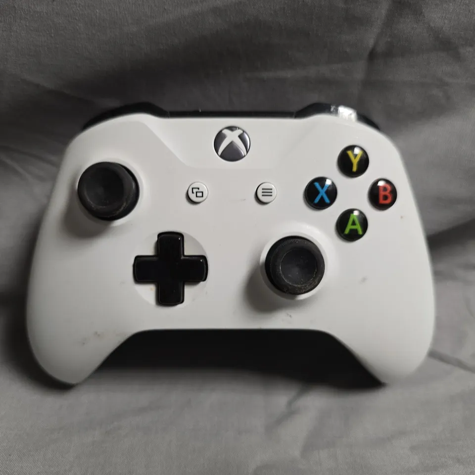 MICROSOFT WIRELESS CONTROLLER IN WHITE FOR XBOX ONE