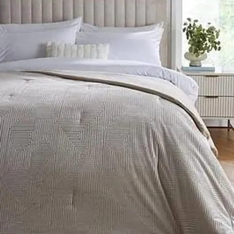 CUT VELVET LUXE BEDSPREAD THROW - CHAMPAGNE