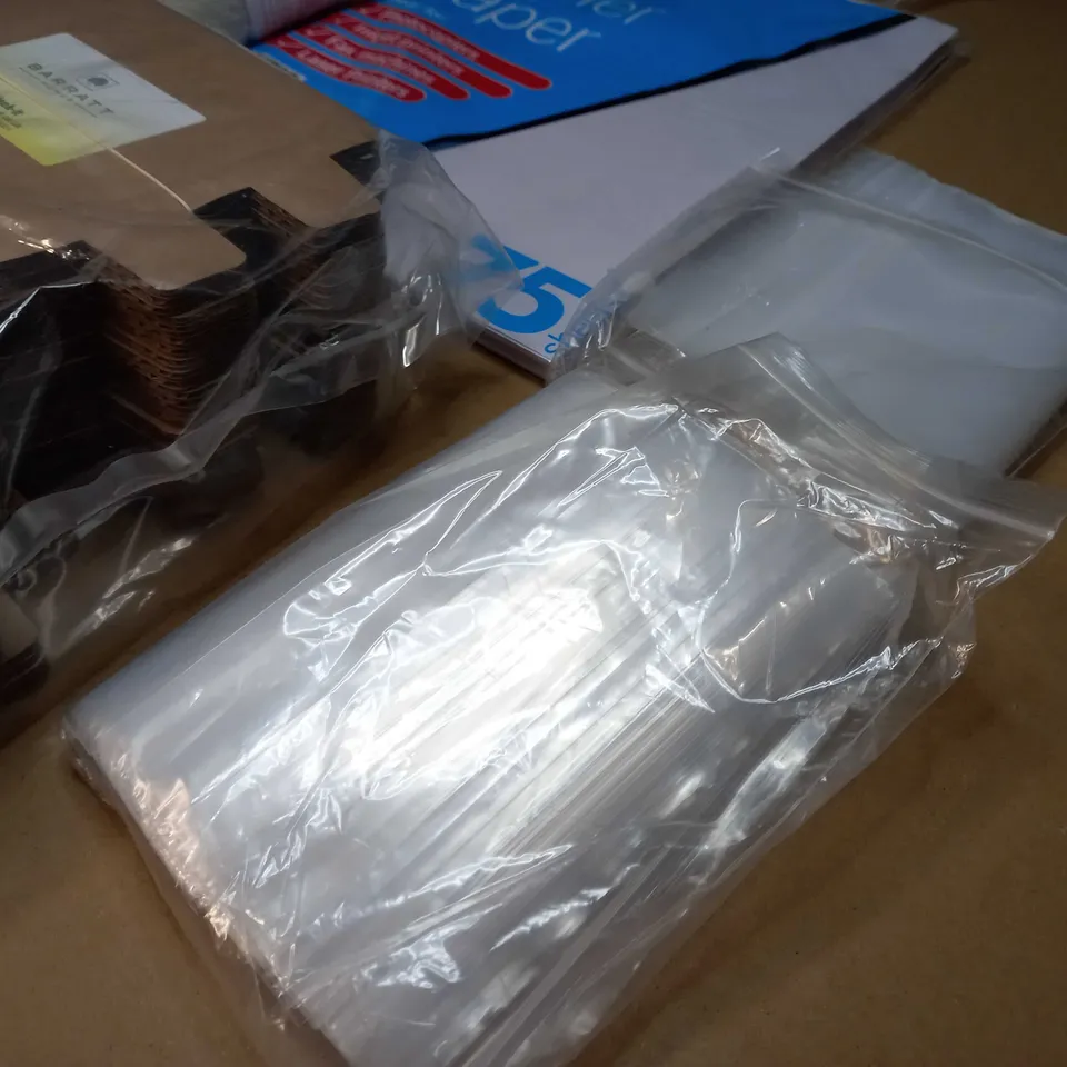 LOT OF APPROX 20 ASSORTED HOUSEHOLD/ CRAFT ITEMS TO INCLUDE: WOOL, COPIER PAPER, CLEAR BAGS