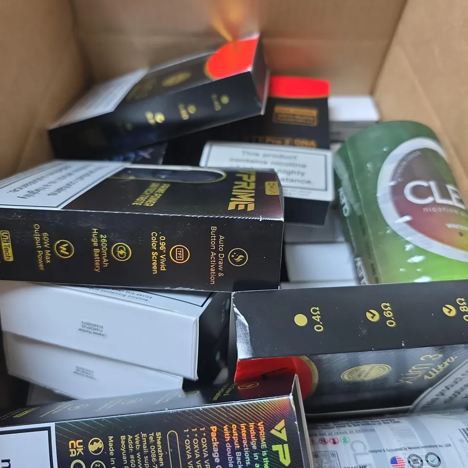 APPROXIMATELY 20 ASSORTED E-CIG PRODUCTS AND ACCESSORIES TO INCLUDE OXVA AND CLEW 