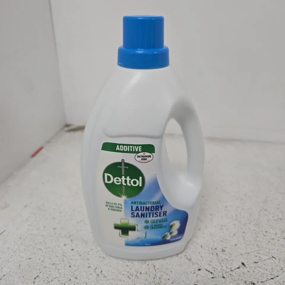 4 DETTOL ANTIBACTERIAL LAUNDRY SANITISERS (1.5L)