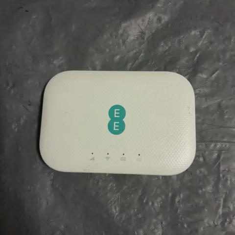 EE 4G MINI MOBILE WIFI PAY AS YOU GO DONGLE IN WHITE