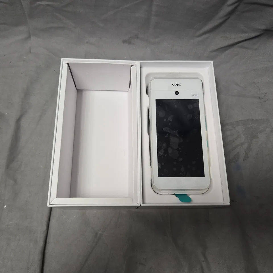 DOJO GO HANDHELD TOUCHSCREEN CARD READER – WHITE, BOXED