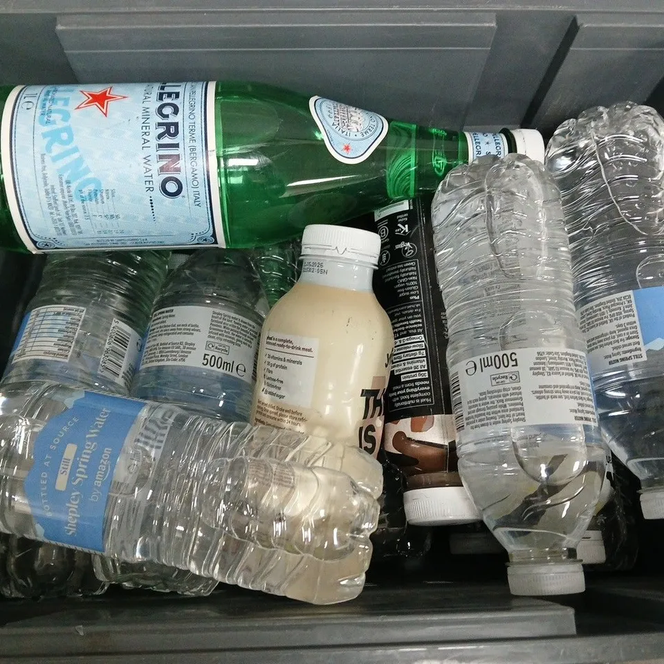 APPROXIMATELY 10 ASSORTED DRINKS TO INCLUDE SHEPLEY SPRING WATER, HUEL BLACK EDITION CHOCOLATE, S.PELLEGRINO SPARKLING WATER , ETC - COLLECTION ONLY