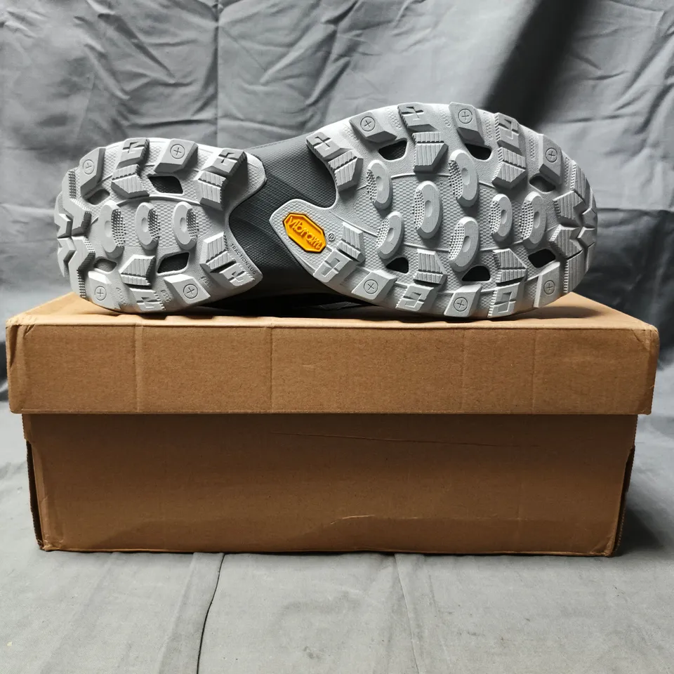 BOXED PAIR OF MERRELL MOAB SPEED 2 GTX SHOES IN ASPHALT SIZE UK 9.5