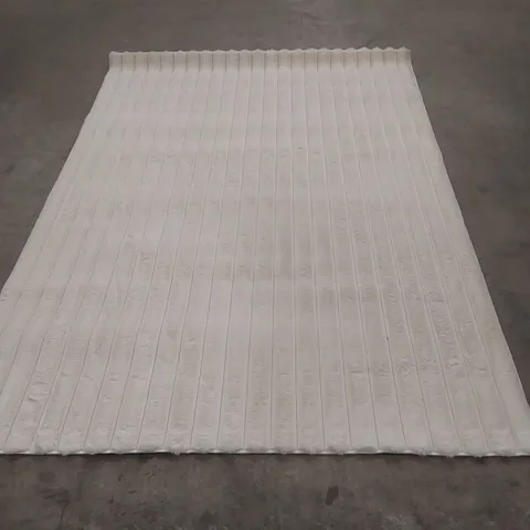 QUALITY DESIGNER AREA RUG - APPROXIMATELY 232 x 160cm