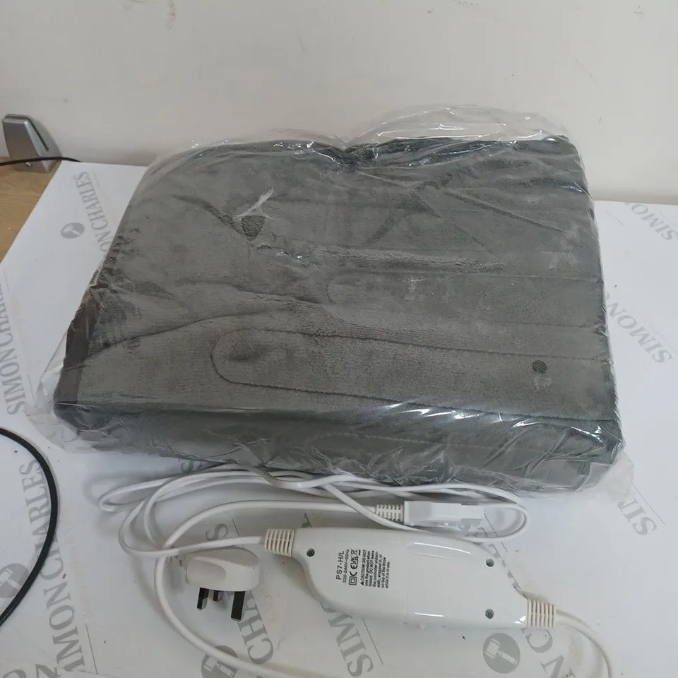 BOXED HEATED ELECTRIC THROW 