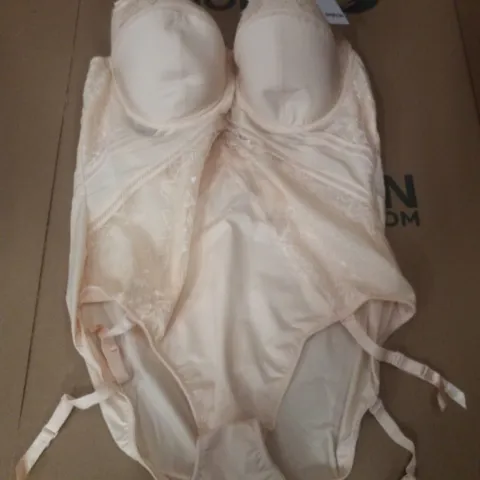 BOX CONTAINING APPROXIMATELY 7 BRAND NEW MAGISCULPT BLUSH BODYSUITS - SIZE 42DD