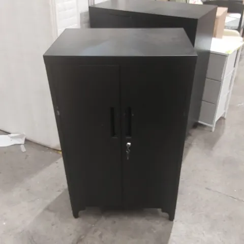 LOCKING METAL STORAGE CABINET