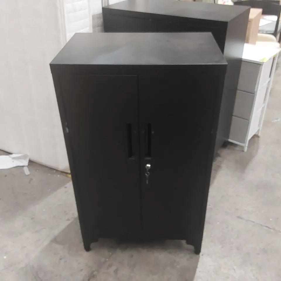 LOCKING METAL STORAGE CABINET
