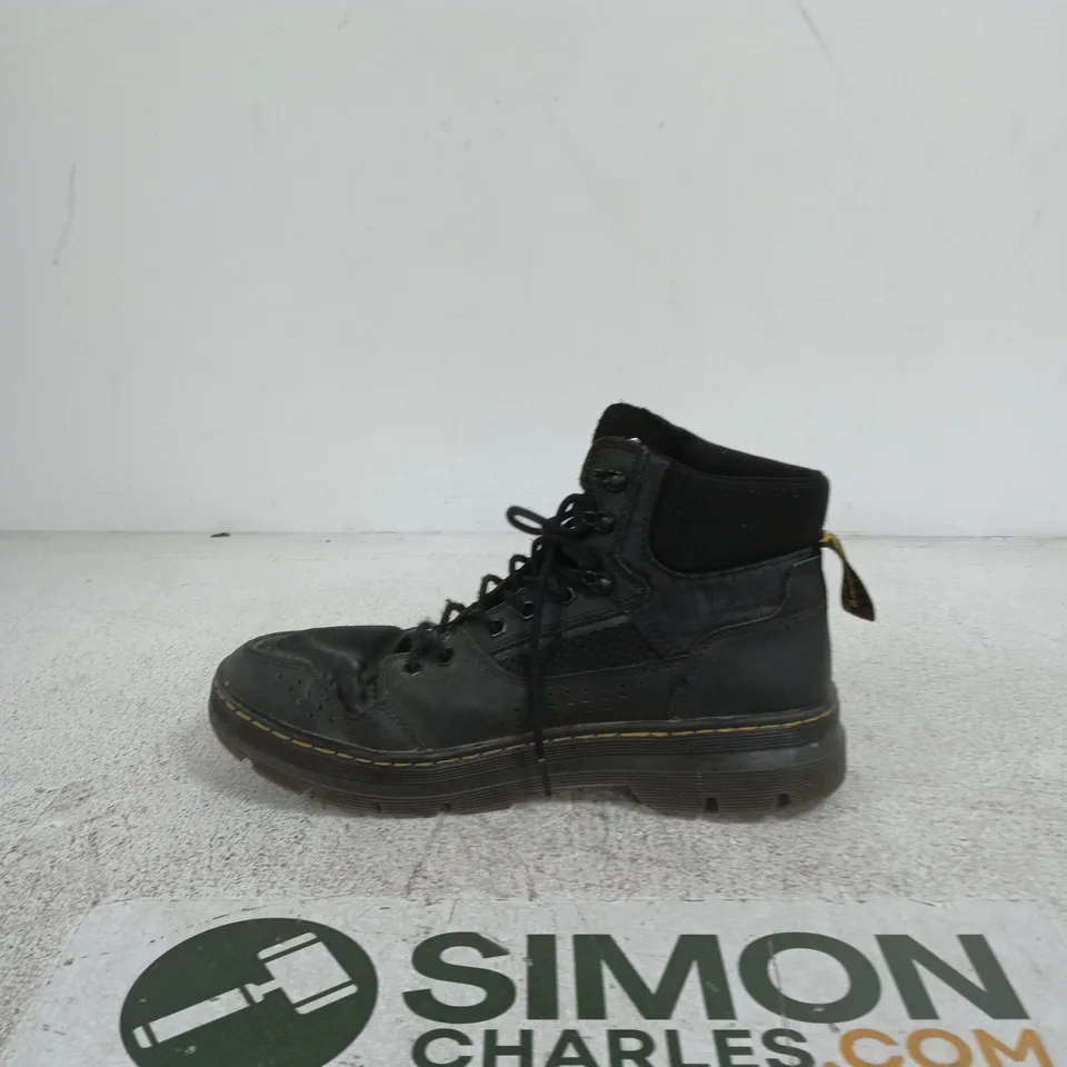 DR MARTENS BLACK LEATHER BOOTS UK 11