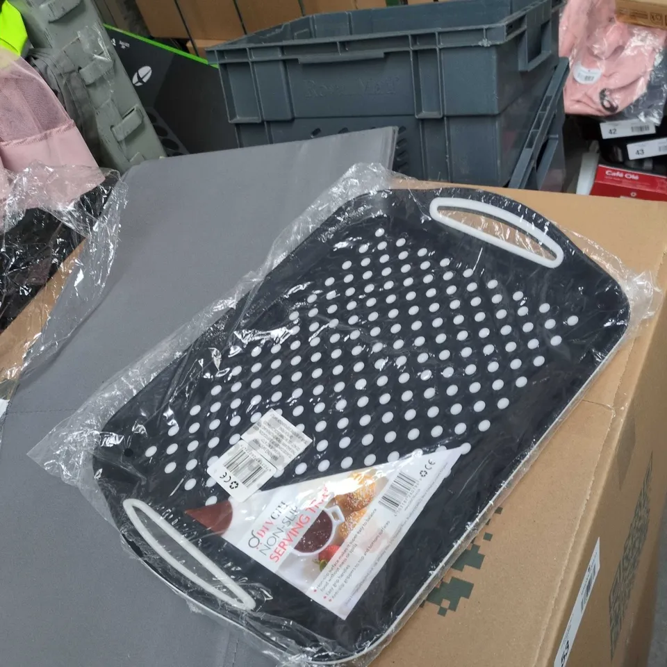  BEIGE APRON AND BLACK DOTTED TRAY (WITH PACKAGING) BOX OF ASSORTED HOUSEHOLD ITEMS.