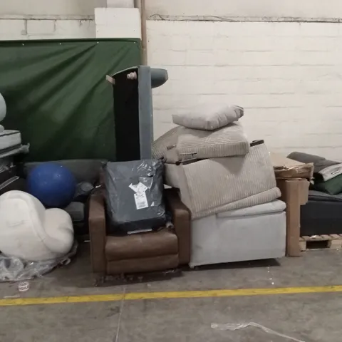 LOT TO CONTAIN AN ASSORTMENT OF SOFAS, CHAIRS AND SOFA PARTS AND PIECES