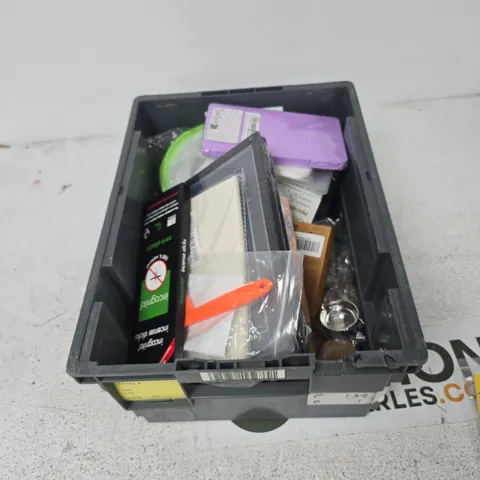 TOTE OF APPROXIMATELY 12 ASSORTED ITEMS TO INCLUDE: ALL WEATHER BOLT ACTION PEN