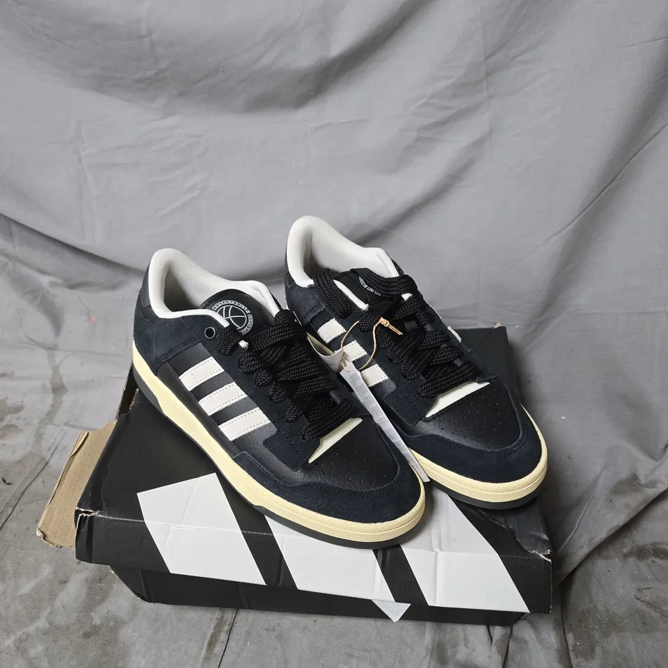 ADIDAS BASKETBALL SNEAKERS WITH WHITE THREE-STRIPE BRANDING SIZE 9