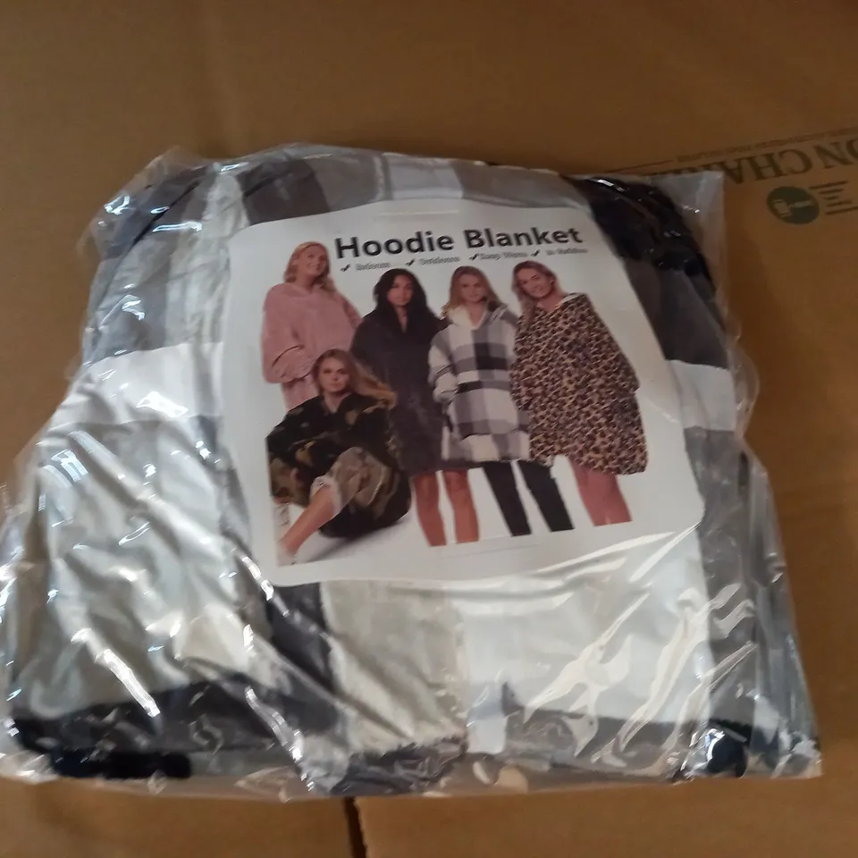 BAGGED HOODIE BLANKET 