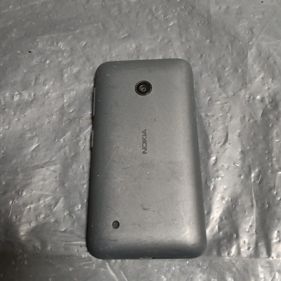 NOKIA MOBILE PHONE – GREY, CRACKED FRONT SCREEN