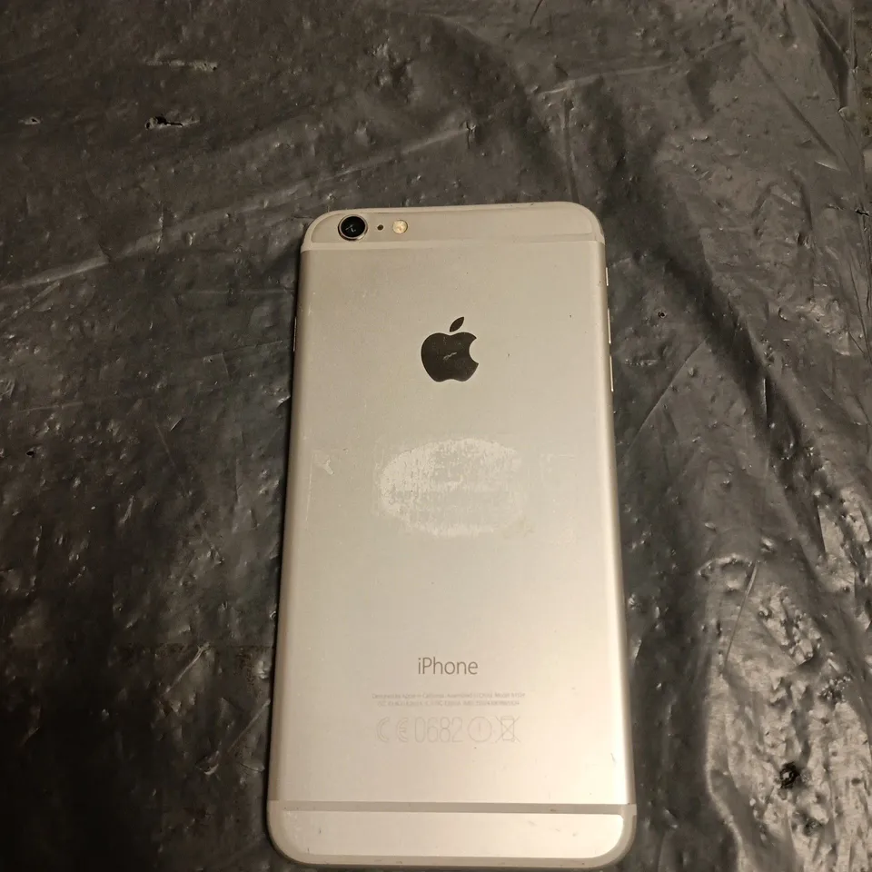 APPLE IPHONE 4.7-INCH – WHITE/SILVER BOXED WITH USB CHARGING CABLE