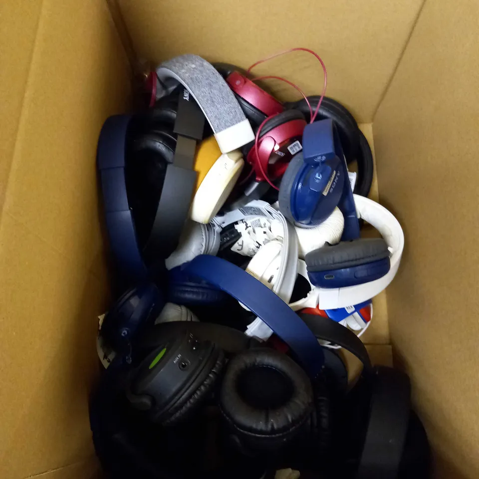 LOT OF APPROXIMATELY 10 WIRELESS & WIRED HEADPHONES TO INCLUDE SONY WH-H910N, GOJI GLITOBT18, JVC JUNIOR ETC