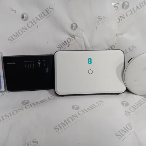 BOX OF APPROXIMATELY 6 ASSORTED ITEMS TO INCLUDE - DIGITAL TIMER - SET OF 2 SHOE LACES - EE SMART ROUTER ECT