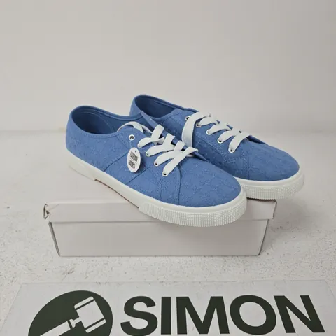 URBAN JACKS ZITA LIGHT BLUE TRAINERS – SIZE 8