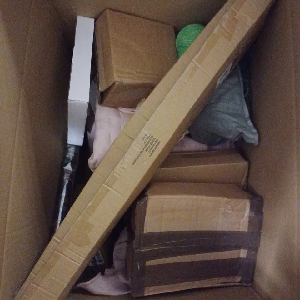 BOX OF APPROXIMATELY 13 ASSORTED ITEMS TO INCLUDE -  UMBRELLA , COTTON WOOL , BAMBOO SERVING TRAY ETC