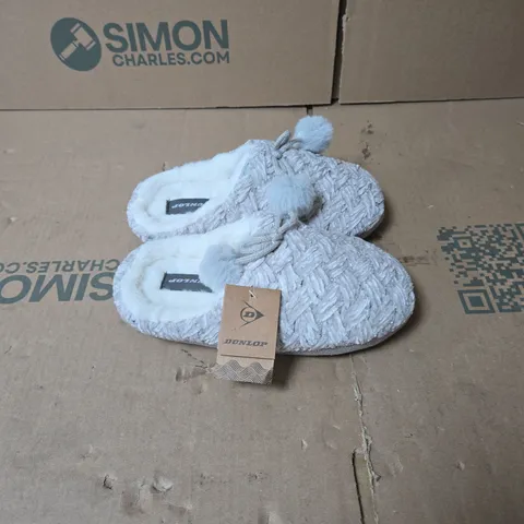 DUNLOP GRACE SLIPPERS LIGHT GREY SIZE 5 WITH TAGS. UNBOXED