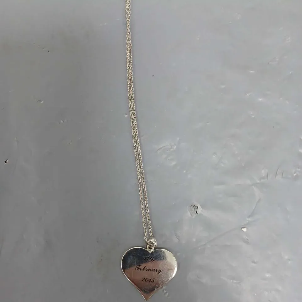 LADIES WHITE GOLD HEART NECKLACE. 