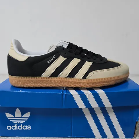 BOXED PAIR OF ADIDAS SAMBA OG W WOMEN'S TRAINERS β UK SIZE 4