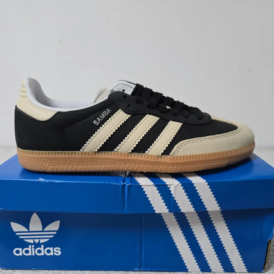 BOXED PAIR OF ADIDAS SAMBA OG W WOMEN'S TRAINERS – UK SIZE 4