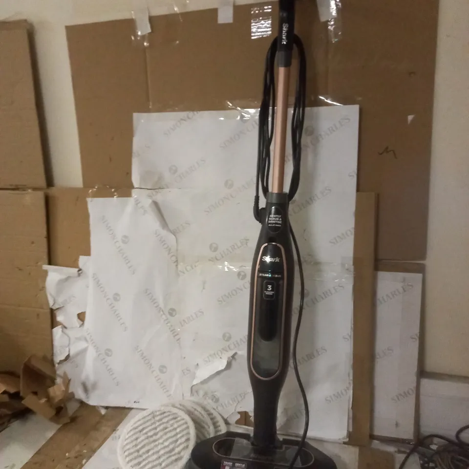 SHARK STEAM SCRUBBER WITH STEAM BLAST S7201 [COLLECTION ONLY]