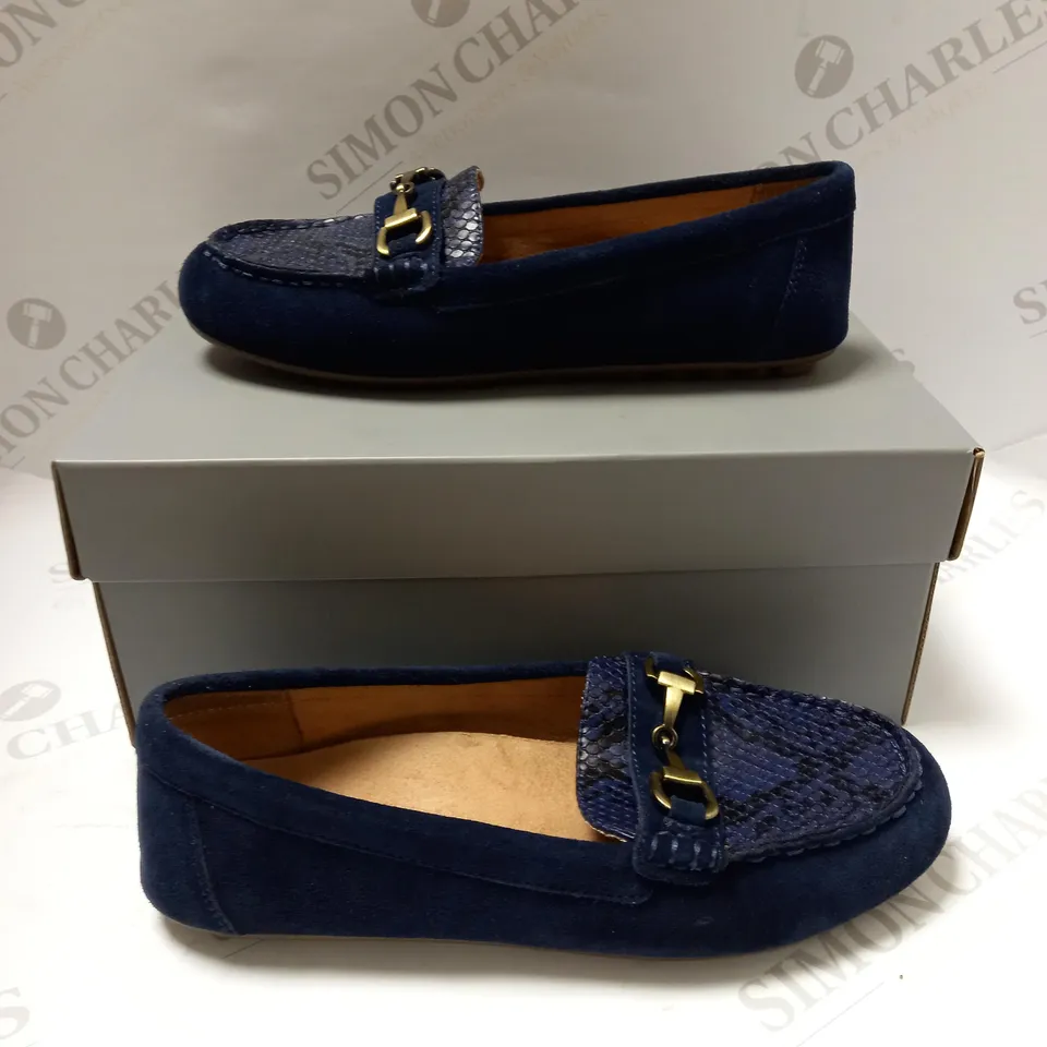 BRAND NEW VIONIC HONOR DAYNA NAVY LOAFERS, NAVY - SIZE 5