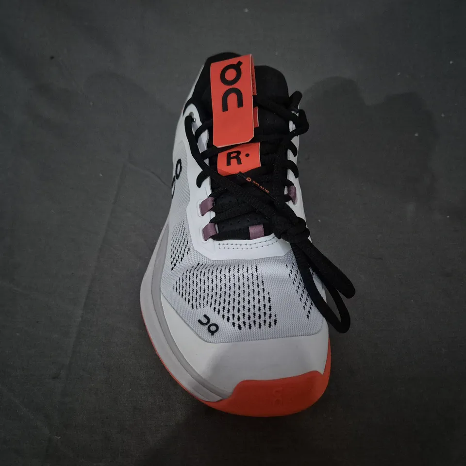 PAIR OF ON SHOE SIN WHITE/ORANGE/BLACK UK SIZE 9