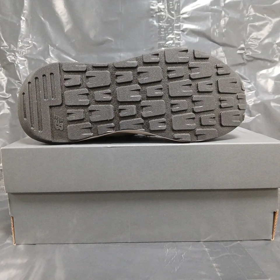 BOXED PAIR OF NEW BALANCE TRAINERS IN GREY SIZE UK 7